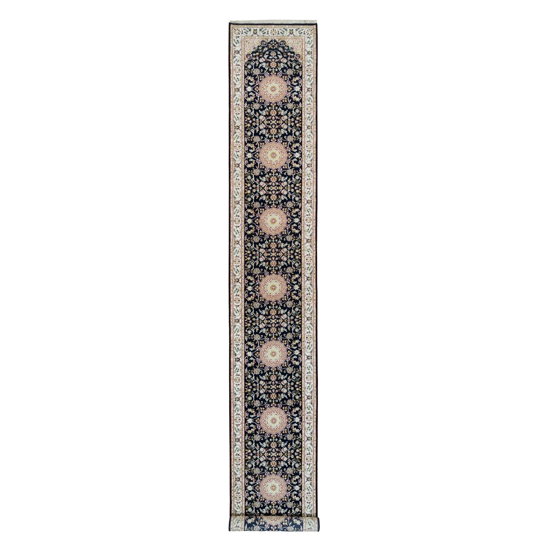 Traditional Rugs LUV810585